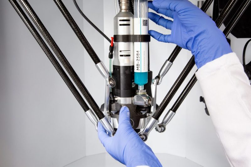 The pharmaceutical cartridge installed on a GMP-compliant 3D printer, such as the MB Therapeutics, is used to produce personalized medications.